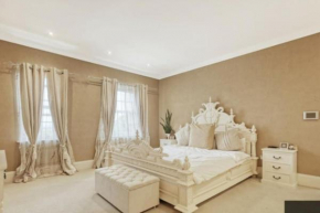 Luxury 7-bedroom Manor Road